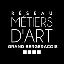 Logo du Réseau Métiers d'Art du Grand Bergeracois, version blanche sur fond noir